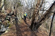 49 Bel sentiero con muro a secco a monte